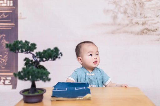 遵化市怀孕肚子中间凹两边凸